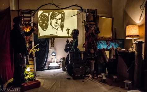 Ensayo de teatro con marionetas.