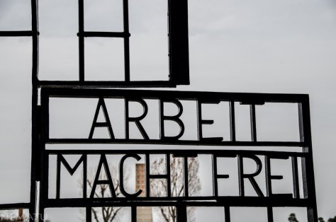 El trabajo os hace libres.